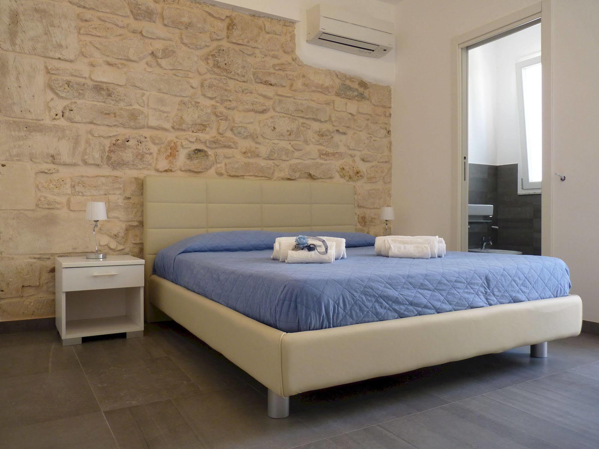 B&B Bianco E Blu Марина-ди-Рагуза Экстерьер фото